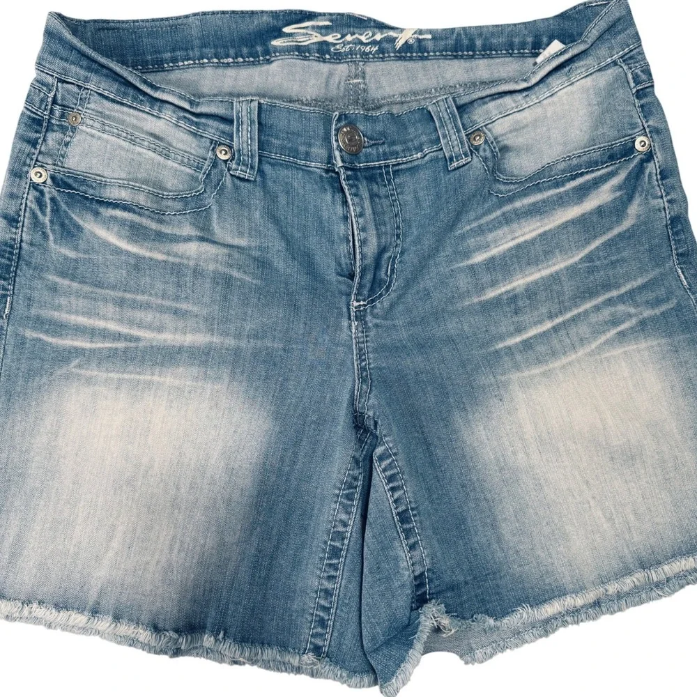 Seven7 Women's Denim Shorts Size 14 Stretch Light Wash Raw Hem Mid Rise Comfort